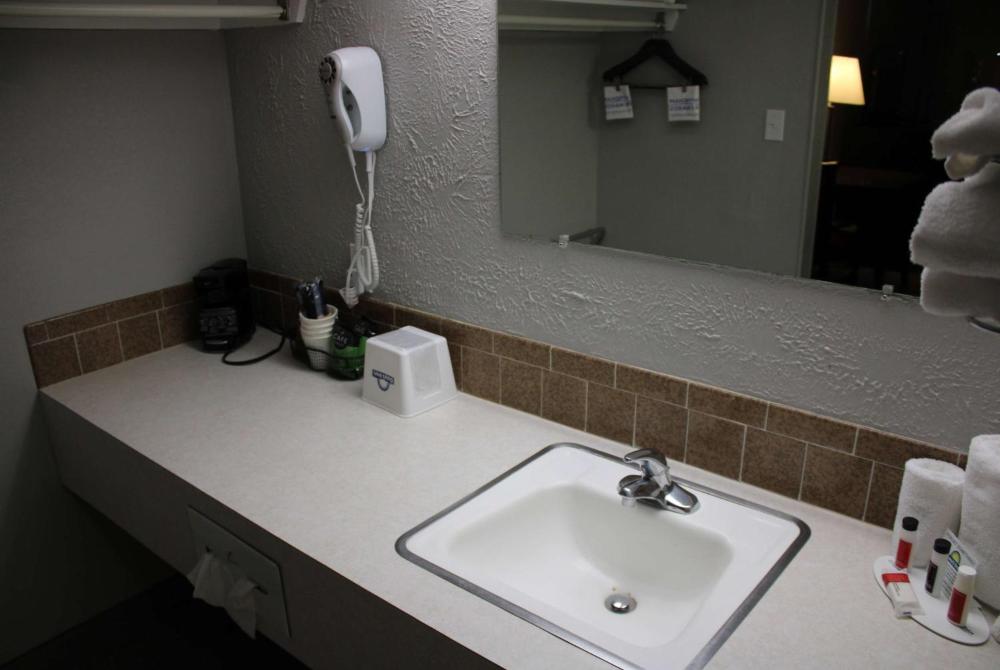 Deluxe Double Room with Two Double Beds - Non-Smoking interior